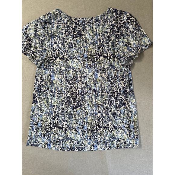 Women’s Caslon Blue Floral Donny Flutter Short Sleeve VNeck Blouse Sz M - Picture 4 of 4
